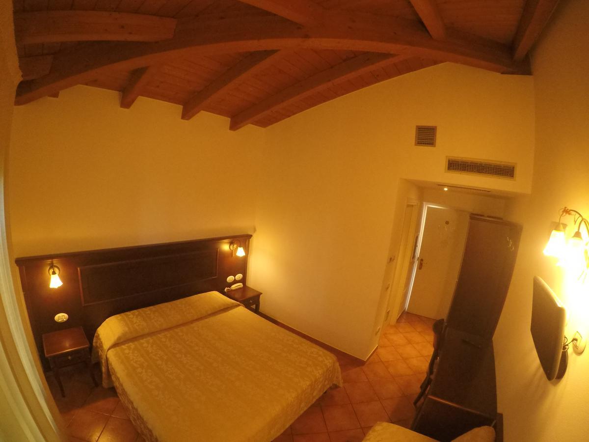 Hotel Barabba Quattro Castella Zewnętrze zdjęcie